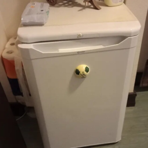 INDESIT BURO TIPI CALISIR TEMIZ MINI BUZDOLABI
